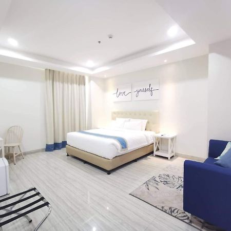 Hampton Suites Davao City Exteriör bild