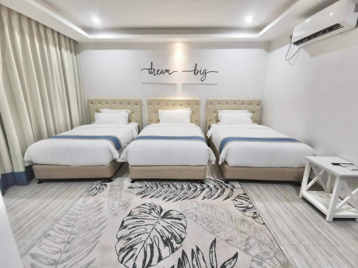 Hampton Suites Davao City Exteriör bild