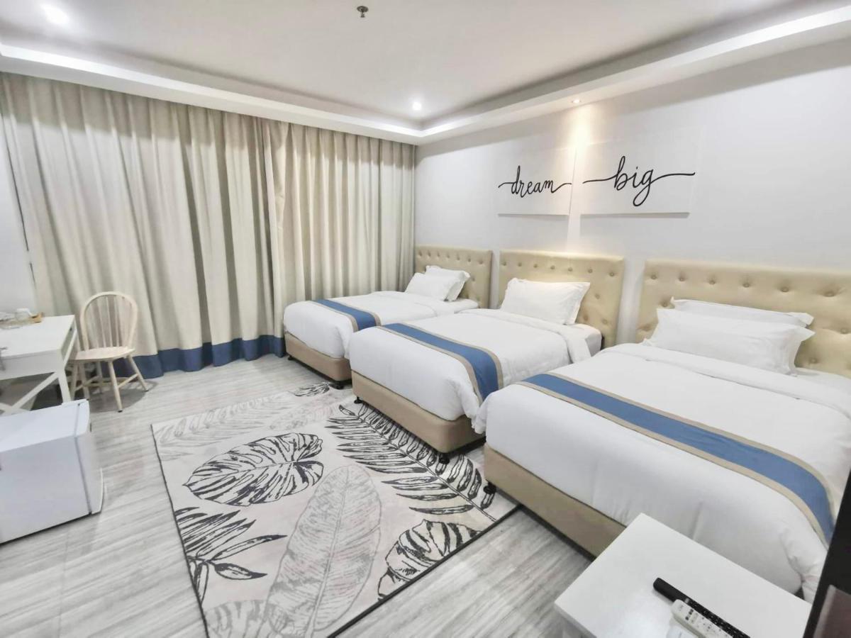 Hampton Suites Davao City Exteriör bild