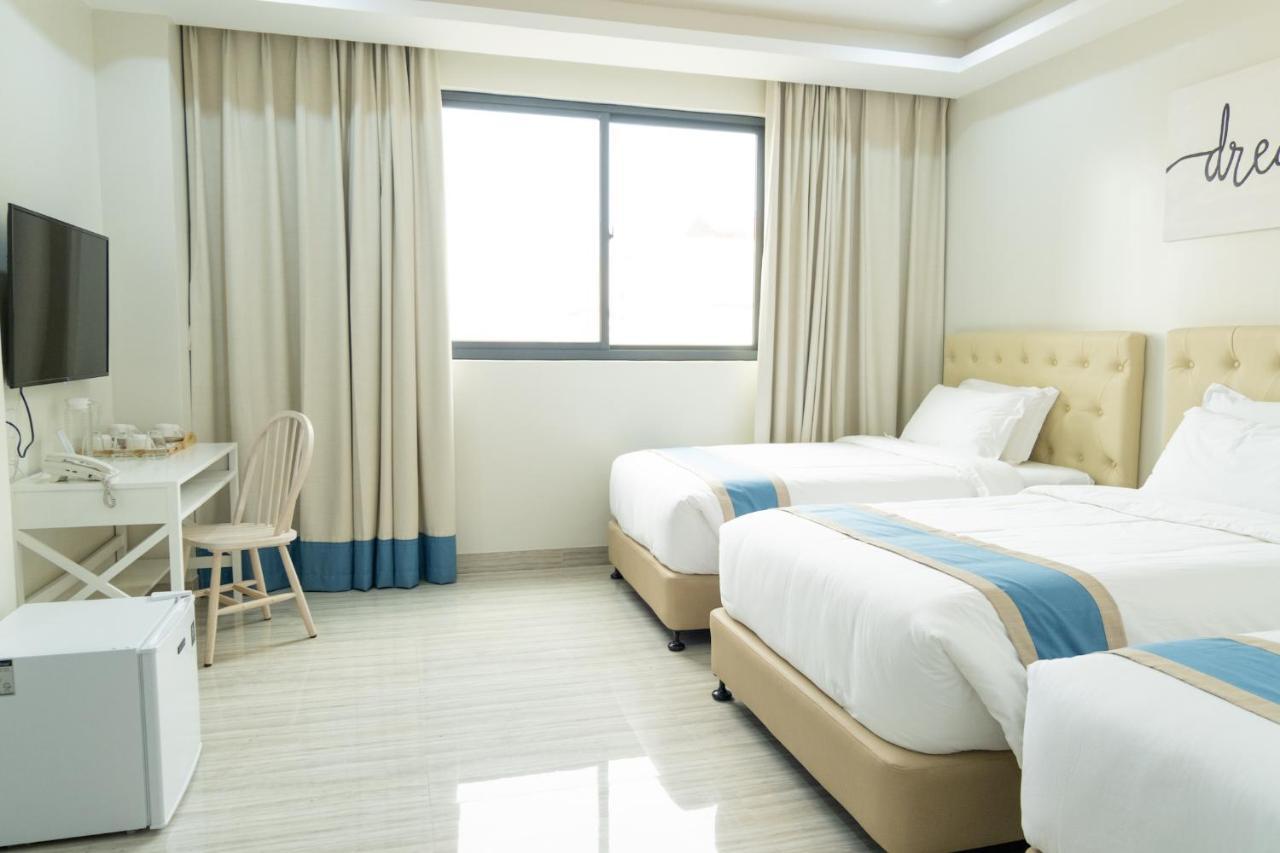 Hampton Suites Davao City Exteriör bild