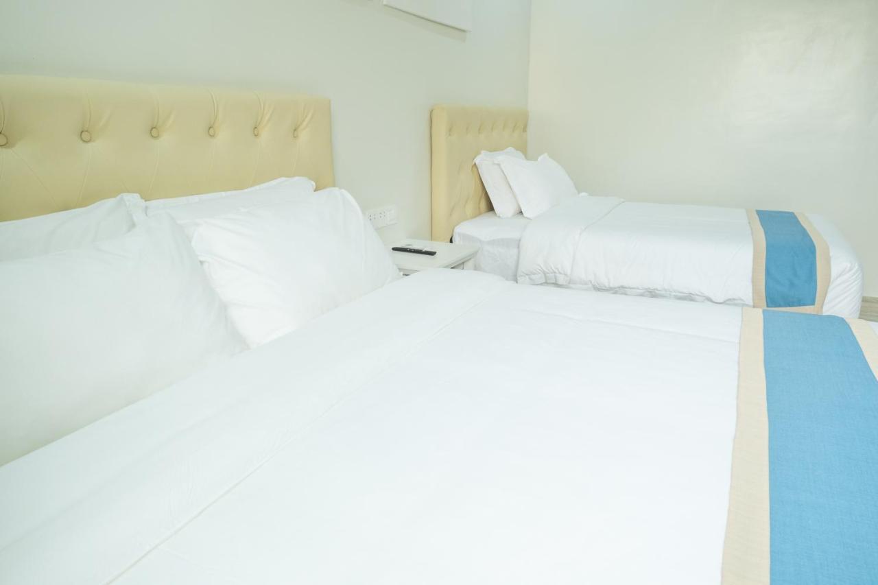 Hampton Suites Davao City Exteriör bild