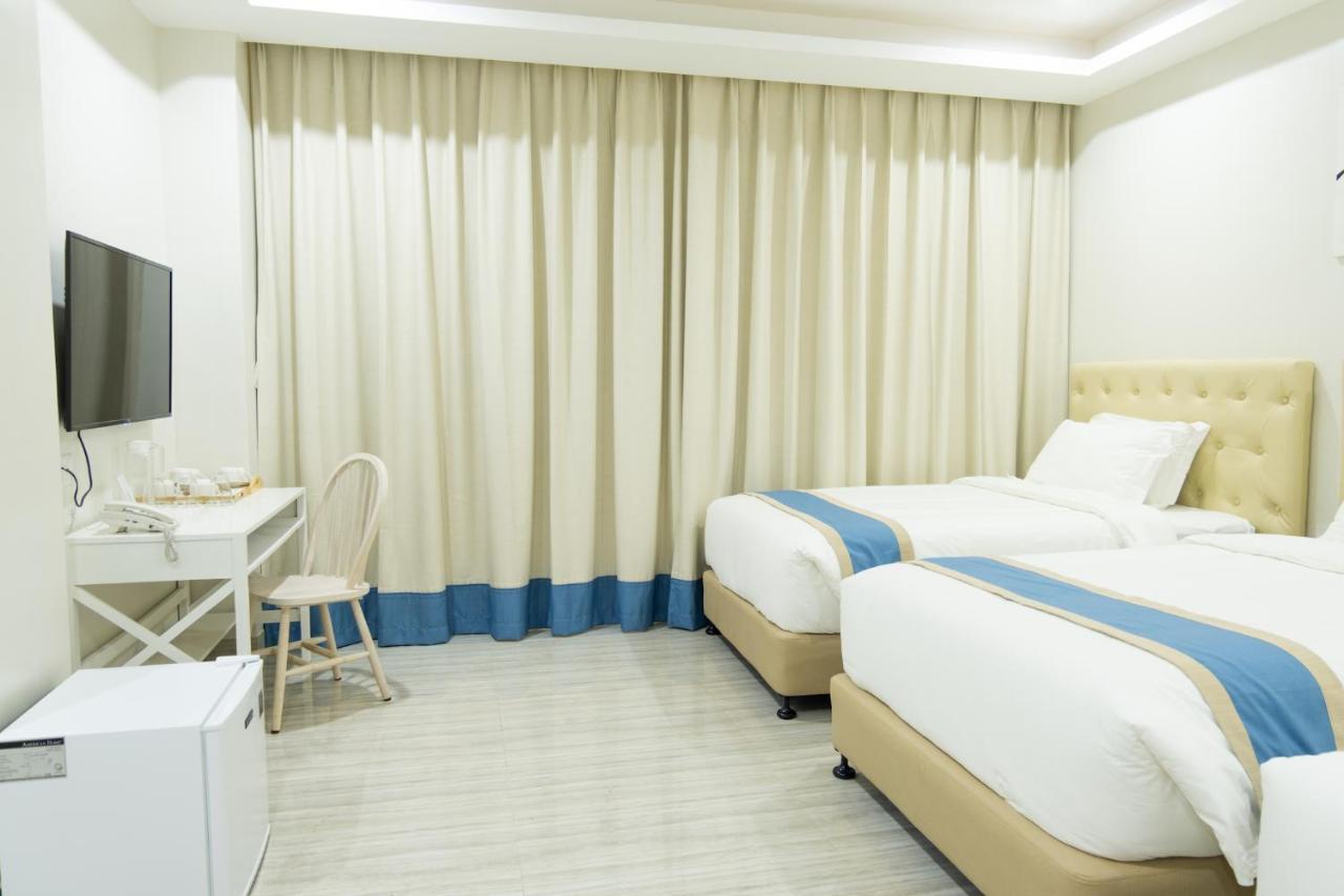 Hampton Suites Davao City Exteriör bild