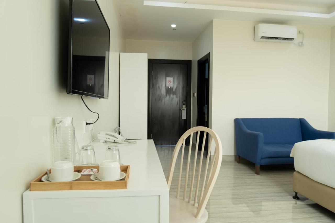 Hampton Suites Davao City Exteriör bild