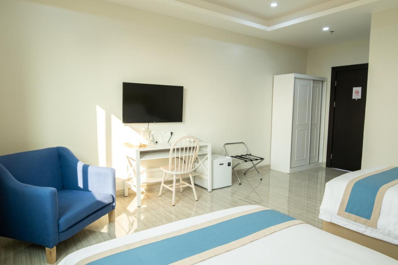 Hampton Suites Davao City Exteriör bild
