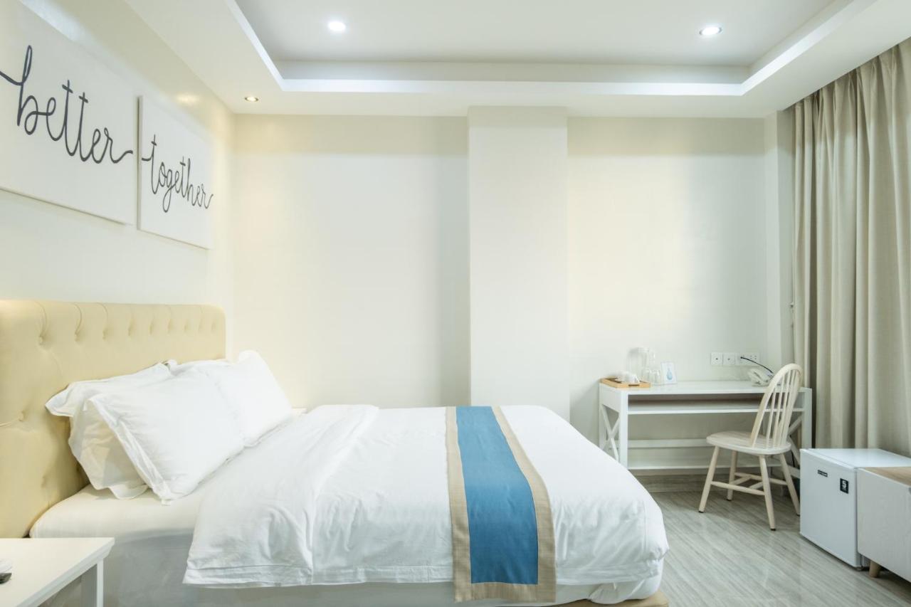 Hampton Suites Davao City Exteriör bild